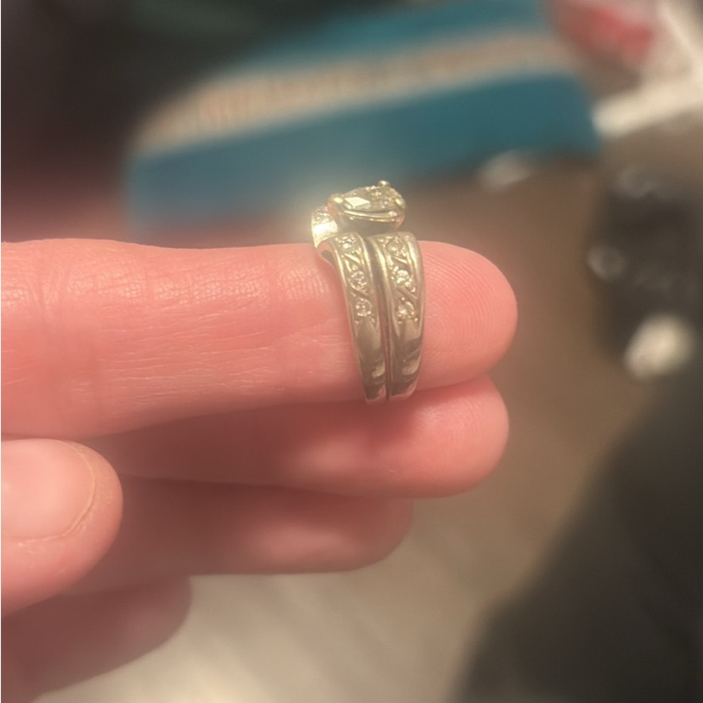Elegant Gold Women's Ring